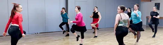 Latinskoamerická lekce pro tanečnice bez partnera